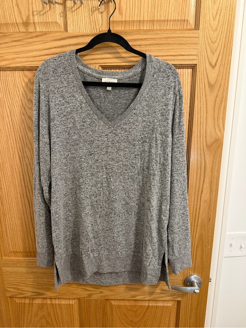 Lucky Brand Heather Gray V-Neck Long Sleeve Knit Top